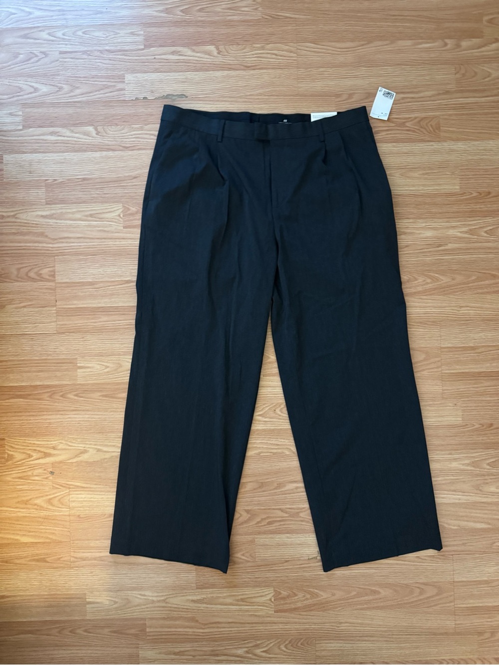 H&M Men’s Black Loose Fit Dress Pants – Size 40 (New With Tags)